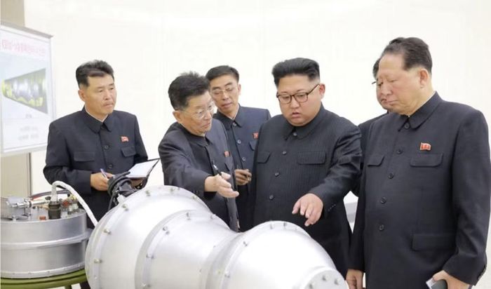 Ông Hong Min, chuyên gia thuộc Viện Hàn Quốc về Thống nhất Quốc gia, cho rằng Bình Nhưỡng hiện cảm nhận mức độ đe dọa từ Washington và Seoul ngày càng gia tăng.