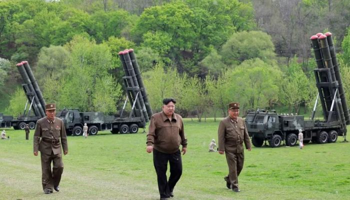 Theo giáo sư Yang Moo-jin thuộc Đại học Nghiên cứu Triều Tiên, các tuyên bố gần đây cũng cho thấy Bình Nhưỡng không còn muốn quay lại lộ trình phi hạt nhân hóa nếu đối thoại với Washington được nối lại, mà muốn chuyển trọng tâm sang các cuộc đàm phán về kiểm soát vũ khí hạt nhân.