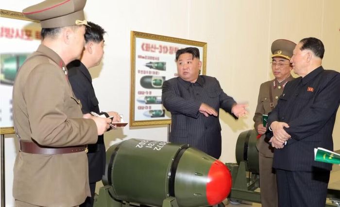 Quan điểm này cũng được bà Kim Yo-jong nhắc lại khi khẳng định chương trình hạt nhân của Bình Nhưỡng là "lằn ranh không thể quay đầu" và không thể đem ra thương lượng.