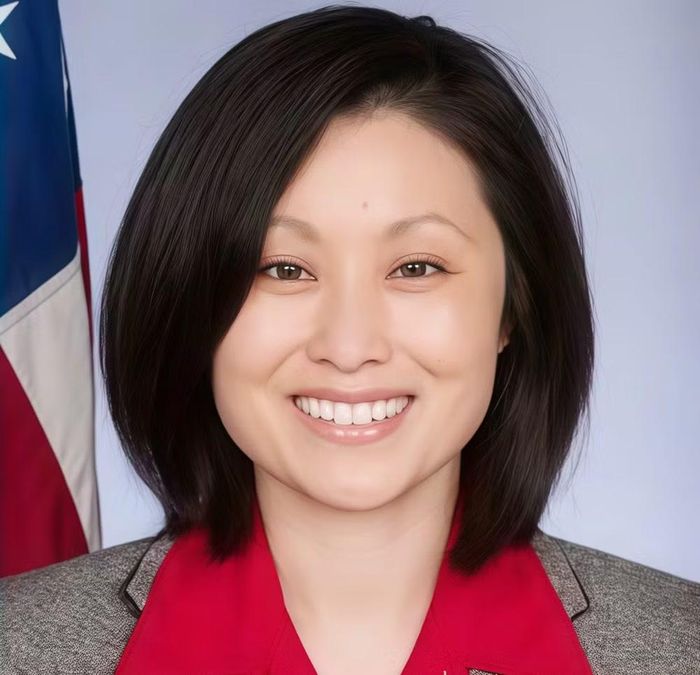 Bà Jennifer Wicks được Tổng thống Mỹ Donald Trump đề cử giữ chức Đại sứ Mỹ tại Việt Nam và được Thượng viện Mỹ phê chuẩn vào ngày 18/5. Đến ngày 15/6, bà chính thức tuyên thệ nhậm chức tại thủ đô Washington.
