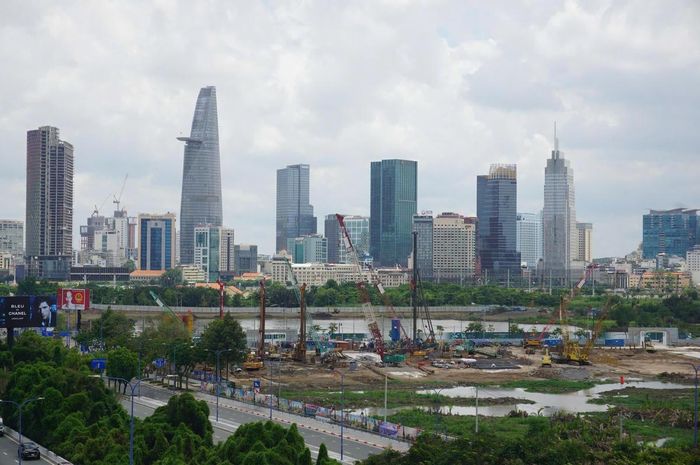 Đại công trường khu Đông TPHCM nhìn về trung tâm thành phố - nơi được định hình trở thành trung tâm tài chính, khoa học công nghệ của cả nước và khu vực. Ảnh: H.Phúc