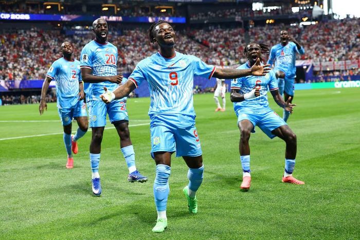 Brian Cipenga của CHDC Congo ăn mừng sau khi ghi bàn thắng đầu tiên. Nguồn: Reuters.