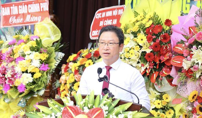 Ông Nguyễn Văn Thanh - Ủy viên Đoàn Chủ tịch, Trưởng ban Dân tộc và Tôn giáo Ủy ban Trung ương MTTQ Việt Nam đọc thư chúc mừng của Ủy viên Bộ Chính trị, Bí thư Trung ương Đảng, Chủ tịch Ủy ban Trung ương MTTQ Việt Nam Bùi Thị Minh Hoài chúc mừng Đại lễ. Ảnh: Thanh Tiến