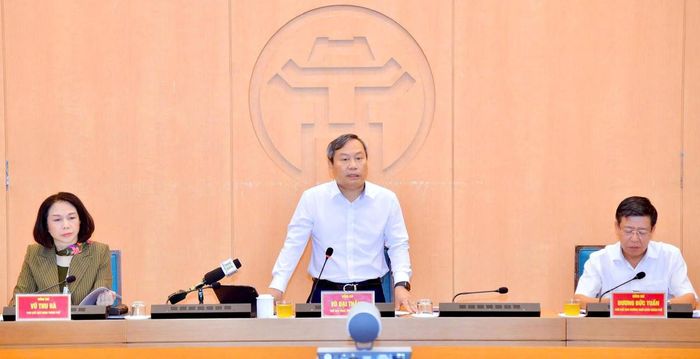 Chủ tịch UBND TP Vũ Đại Thắng phát biểu tại phiên họp.