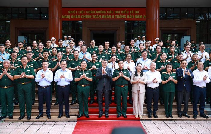 Thủ tướng và các đại biểu dự Hội nghị - Ảnh: Nhật Bắc