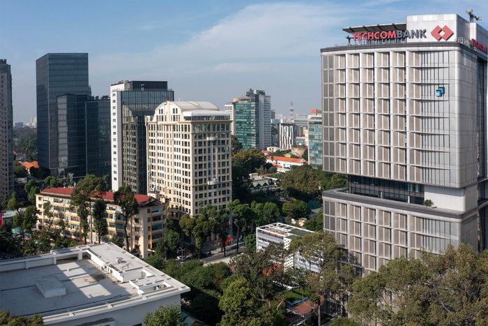  Dọc các tuyến đường Lê Duẩn, Hai Bà Trưng và khu vực lân cận, nhiều cao ốc văn phòng hạng A đã đi vào hoạt động trong những năm gần đây đáp ứng nhu cầu của các doanh nghiệp trong và ngoài nước, góp phần mở rộng không gian làm việc và từng bước định hình trung tâm tài chính của TP.HCM. 