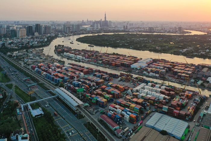  ICD Phước Long 3 là một trong những trung tâm logistics quan trọng của TP.HCM, đảm nhận chức năng gom hàng, lưu trữ và trung chuyển container giữa các khu công nghiệp với hệ thống cảng biển. Sự phát triển của các cảng cạn như Phước Long 3 góp phần nâng cao năng lực vận tải, giảm chi phí logistics và tăng sức cạnh tranh cho hoạt động xuất nhập khẩu của thành phố. 