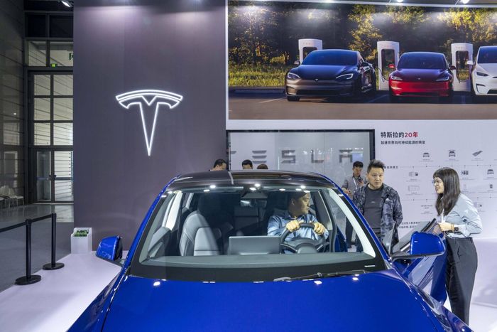  Châu Âu sẽ là khu vực có mức tăng trưởng lớn nhất của Tesla trong quý này, với mức tăng gần 40%. Trong khi đó, doanh số tại Trung Quốc được dự đoán chỉ tăng nhẹ khoảng 3%, còn Bắc Mỹ có thể giảm 21% so với cùng kỳ năm ngoái. 