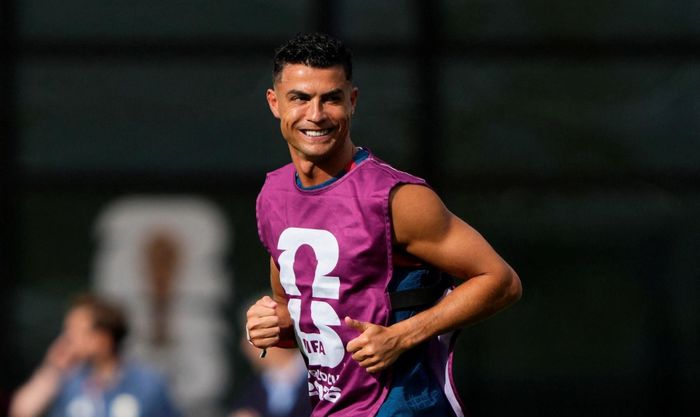 Ở tuổi 41, Ronaldo vẫn là thủ lĩnh tinh thần của tuyển Bồ Đào Nha. Kinh nghiệm dày dạn cùng bản lĩnh ở những trận cầu lớn khiến anh trở thành điểm tựa quan trọng cho các đồng đội, đặc biệt khi phía trước là thử thách mang tên Croatia của Luka Modric.