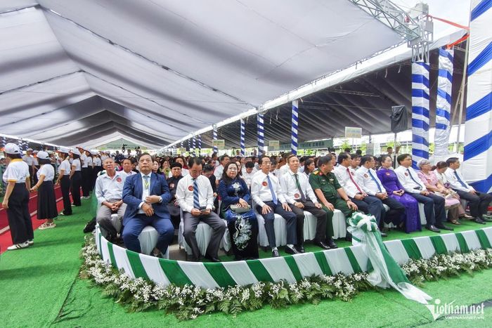 Cùng tham dự lễ có Thứ trưởng Nguyễn Hải Trung - lãnh đạo Bộ Dân tộc và Tôn giáo; lãnh đạo Ban Tôn giáo Chính phủ (Bộ Dân tộc và Tôn giáo), lãnh đạo một số địa phương; lãnh đạo Tỉnh ủy, UBND tỉnh Cà Mau; đại diện các thành viên Hội đồng Giám mục Việt Nam, đại diện các tôn giáo khác.