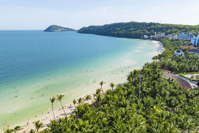Khung cảnh ở bãi Kem (còn gọi là Bãi Khem) thuộc An Thới (đặc khu Phú Quốc, An Giang), tháng 12/2025. Ảnh: Linh Huỳnh.