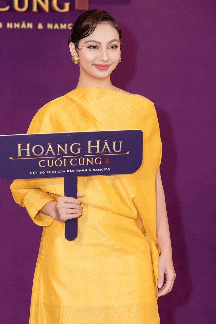  Các nghệ sĩ, ngôi sao đến chúc mừng Bảo Nhân - Nam Cito ra mắt dự án mới. Năm ngoái, phim Chốt đơn đến từ cặp đạo diễn - nhà sản xuất này gặp lao đao do nữ chính vướng lao lý. Dự án rời rạp với doanh thu ảm đạm, gây lỗ nặng cho nhà sản xuất. 