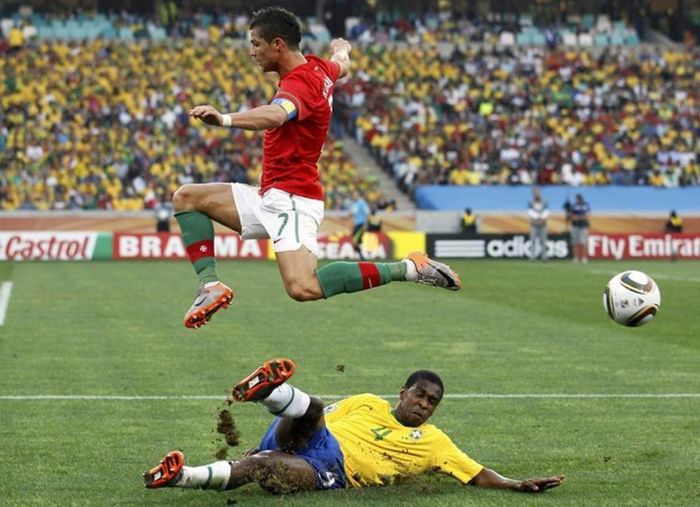  Ronaldo đối đầu Brazil (hòa 0-0) ở vòng bảng. 