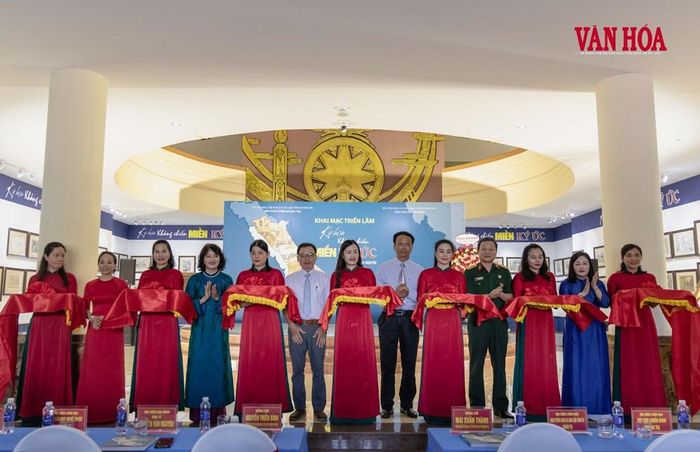 Sáng 2.7, Bào tàng tỉnh Quảng Trị phối hợp cùng Bảo tàng Hồ Chí Minh thành phố Huế tổ chức triển lãm giới thiệu 110 tác phẩm ký họa của họa sĩ Nguyễn Văn Nguyên