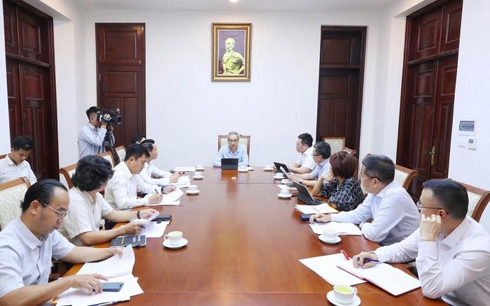 Thứ trưởng Bộ VHTTDL Phan Tâm - Trưởng Ban Tổ chức Giải Báo chí toàn quốc "Vì sự nghiệp phát triển Văn hóa Việt Nam" lần thứ Tư chủ trì cuộc họp của Ban Tổ chức giải