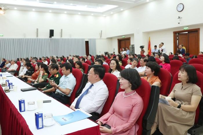 Các đại biểu tham dự buổi lễ