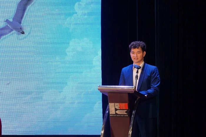 Cục trưởng Cục Nghệ thuật biểu diễn, NSND Nguyễn Xuân Bắc đánh giá cao ý nghĩa của dự án hợp tác dàn dựng vở kịch "Chim Hải âu"