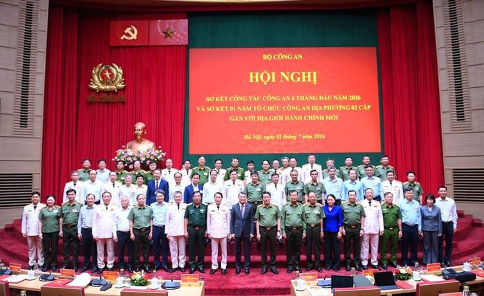 Thủ tướng Lê Minh Hưng với các đại biểu dự Hội nghị