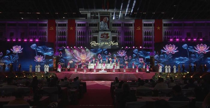 Chương trình nghệ thuật - chính luận "Rạng rỡ tên Người" diễn ra tối 2.7 tại Hội trường Thống Nhất