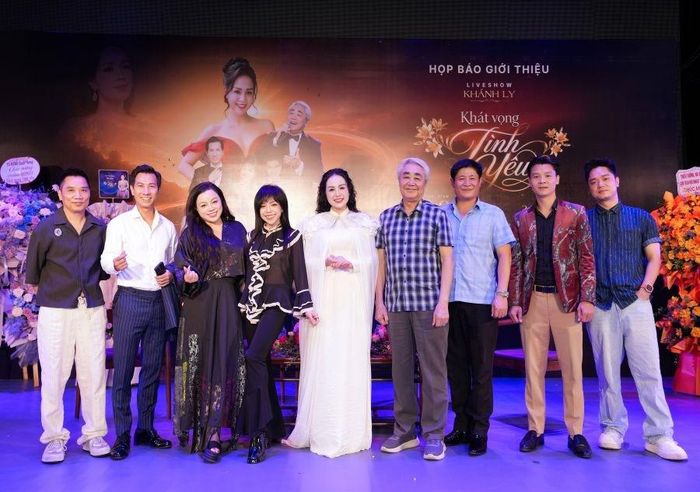 Ê - kíp thực hiện liveshow nghệ thuật "Khát vọng tình yêu"