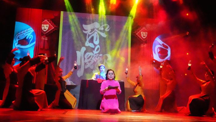  Việc phát triển công nghiệp văn hóa trên “bệ đỡ” di sản hiện nay thực chất là quá trình phát huy tính sáng tạo của con người Nam bộ, chuyển hóa lịch sử thành nguồn năng lượng phù hợp với thời đại. Ảnh: Hữu Duyên - TTXVN 