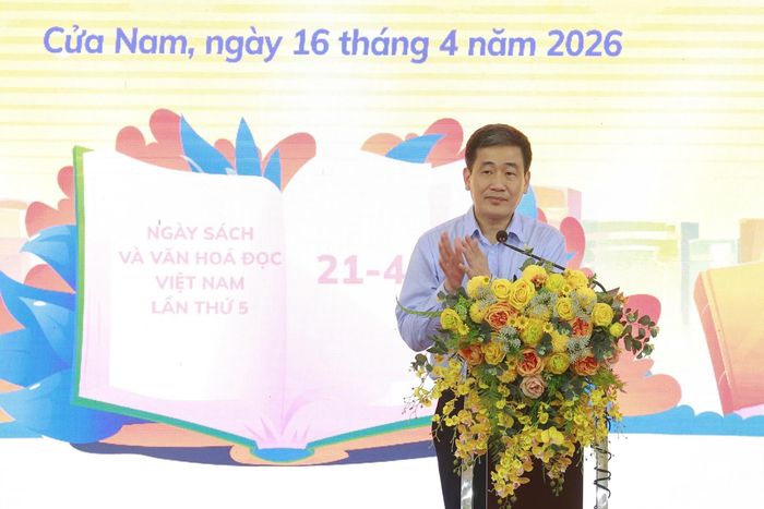 Chủ tịch UBND phường Cửa Nam Nguyễn Quốc Hoàn phát biểu tại Ngày Sách và Văn hóa đọc Việt Nam lần thứ 5. Ảnh: TTXVN