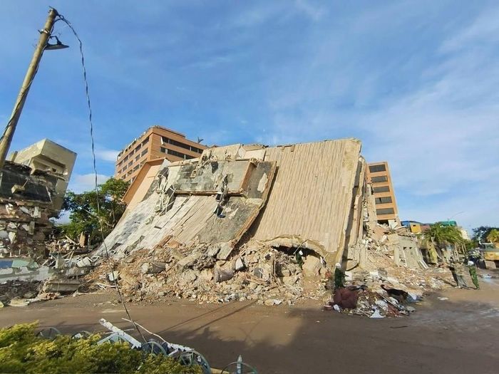 Khu vực Playa Grande, bang La Guaira của Venezuela sau thảm họa động đất kép. Ảnh: Phi Hùng PV TTXVN tại Venezuela