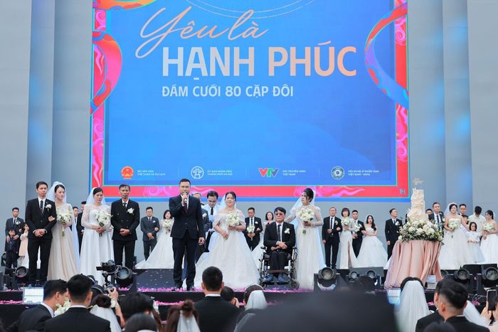 Đám cưới tập thể của 80 cặp đôi với chủ đề “Ngày chung đôi - Yêu là hạnh phúc”. Đây là điểm nhấn đặc biệt của Ngày hội Việt Nam Hạnh phúc – Vietnam Happy Fesst 2025. Ảnh: TTXVN