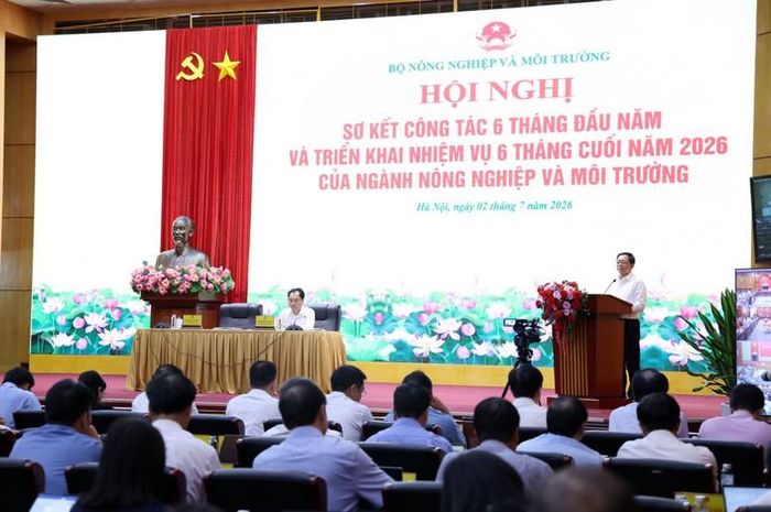 Phó Thủ tướng Hồ Quốc Dũng phát biểu chỉ đạo tại Hội nghị sơ kết công tác 6 tháng đầu năm và triển khai nhiệm vụ 6 tháng cuối năm của ngành Nông nghiệp và Môi trường - Ảnh: VGP/Gia Huy