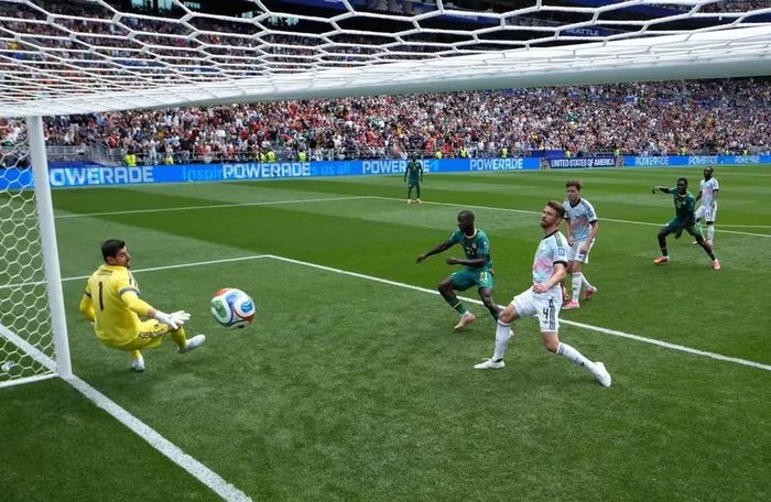 Senegal tưởng như đã nắm chắc phần thắng. (Ảnh: FIFA)