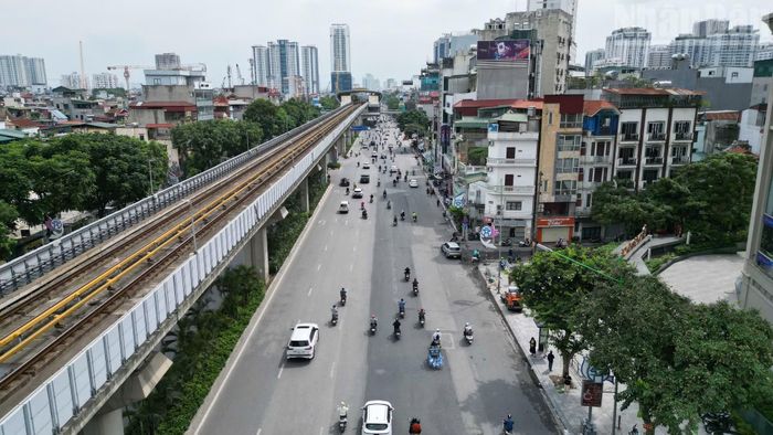 Theo ghi nhận của PV ngày 1/7, người dân lưu thông trên đường Nguyễn Trãi dễ dàng hơn so với vài ngày trước.