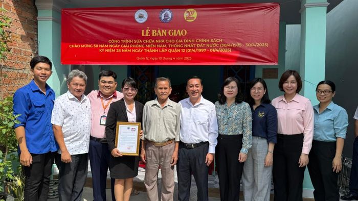 Chăm lo bằng những việc làm thiết thực, ý nghĩa đối với những người có công, gia đình người có công với cách mạng. (Ảnh: VƯƠNG LÊ)