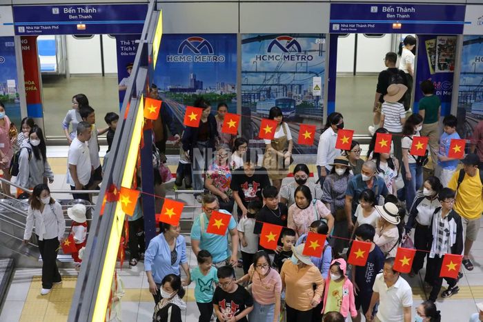 Đây là dấu mốc quan trọng trong hành trình hiện đại hóa hạ tầng đô thị. Không chỉ giải quyết nhu cầu đi lại, metro còn được kỳ vọng thúc đẩy mô hình phát triển đô thị định hướng giao thông công cộng
