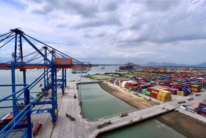 Cụm cảng Cái Mép-Thị Vải được định hướng trở thành cảng biển đặc biệt quốc gia. Nơi đây được kỳ vọng sẽ vươn lên thành trung tâm trung chuyển container tầm cỡ khu vực, cạnh tranh trực tiếp với các trung tâm lớn như Singapore hay Hồng Kông (Trung Quốc).