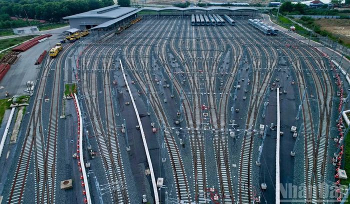 Thành phố Hồ Chí Minh đặt mục tiêu hoàn thành 200km đường sắt đô thị trong 5 năm tới với nỗ lực tập trung xây dựng tuyến metro số 2 (Bến Thành-Tham Lương, Bến Thành-Thủ Thiêm), Bến Thành-Cần Giờ; đồng thời đẩy mạnh thủ tục để sớm khởi công các tuyến tiếp theo.