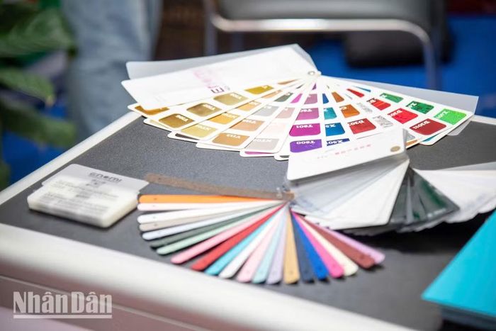 Các doanh nghiệp tìm kiếm công nghệ in ấn mới để đáp ứng với những tiêu chuẩn khắt khe của quốc tế.(Ảnh: MINH DUY)