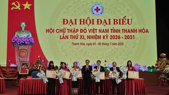 Ủy ban nhân dân tỉnh Thanh Hóa tặng Bằng khen cho tập thể, các cá nhân có thành tích trong công tác Hội và phong trào Chữ thập đỏ.