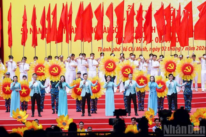 Chương trình nghệ thuật mở màn.