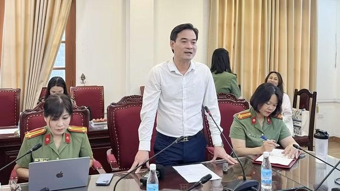 Tiến sĩ Chu Quốc Thịnh, Cục trưởng An toàn thực phẩm (Bộ Y tế) trao đổi thông tin tại diễn đàn.