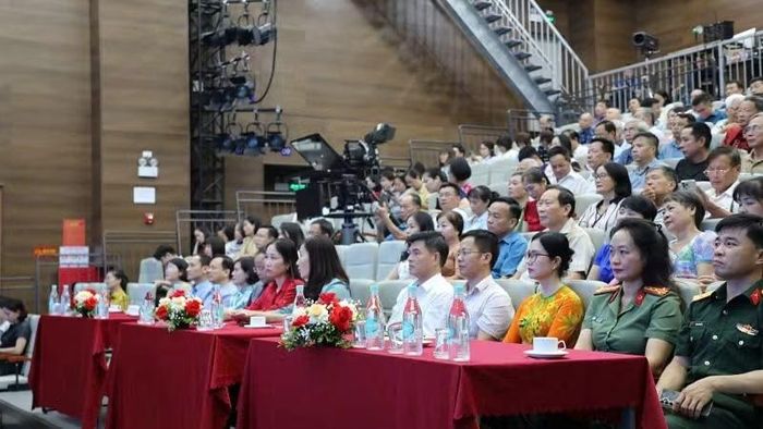 Các đại biểu tham dự lễ phát động cuộc thi.