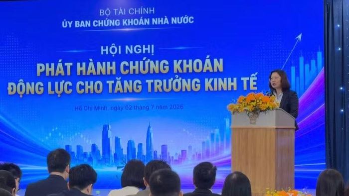 Chủ tịch Ủy ban Chứng khoán Nhà nước Vũ Thị Chân Phương phát biểu ý kiến tại Hội nghị “Phát hành chứng khoán - Động lực cho tăng trưởng kinh tế” tại Thành phố Hồ Chí Minh.