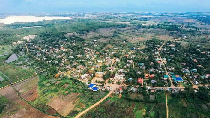 Xã Vĩnh Hoàng được công nhận là xã An toàn khu trong thời kỳ kháng chiến chống thực dân Pháp và đế quốc Mỹ.