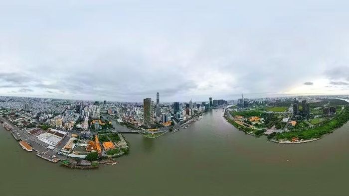 Thành phố Hồ Chí Minh nhìn từ hướng sông. (Ảnh: Thế Anh)