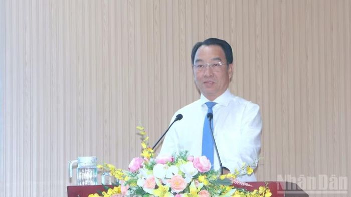 Phó Bí thư Tỉnh ủy, Chủ tịch Ủy ban nhân dân tỉnh Cà Mau Lữ Quang Ngời phát biểu chỉ đạo tại hội nghị.
