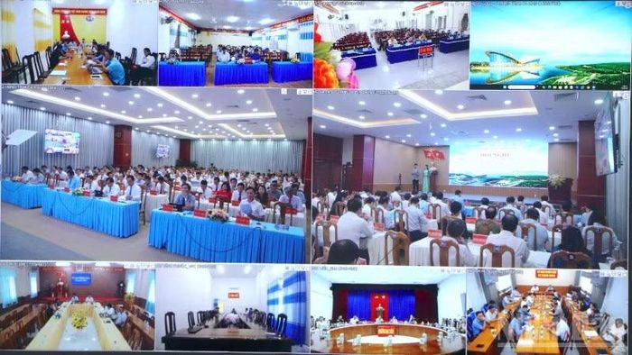Hội nghị tại Cà Mau được tổ chức trực tiếp kết hợp trực tuyến với điểm cầu các xã, phường trong toàn tỉnh.