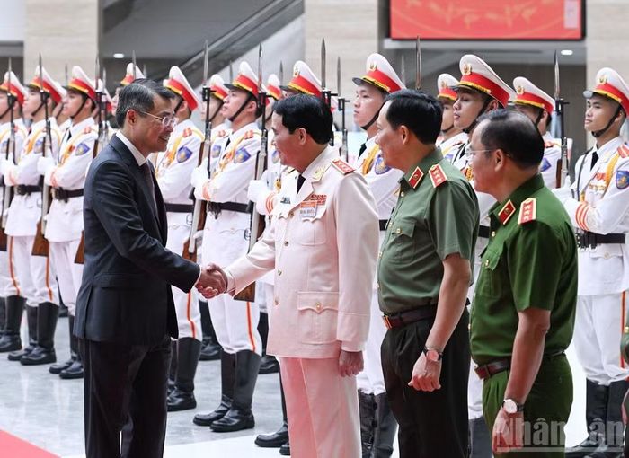 Thủ tướng Chính phủ Lê Minh Hưng với các lãnh đạo Bộ Công an. (Ảnh: THANH GIANG)