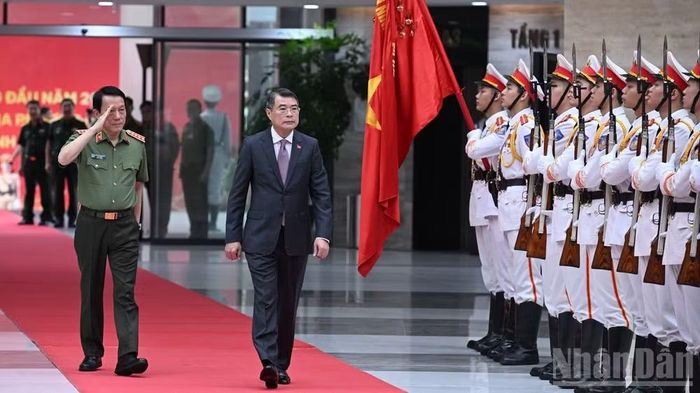 Thủ tướng Chính phủ Lê Minh Hưng đến dự và chỉ đạo Hội nghị sơ kết công tác công an 6 tháng đầu năm 2026 và sơ kết 1 năm tổ chức Công an địa phương 2 cấp gắn với địa giới hành chính mới. (Ảnh: TRẦN HẢI)