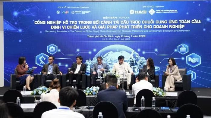 Các chuyên gia thảo luận các giải pháp giúp doanh nghiệp nâng cao năng lực sản xuất.