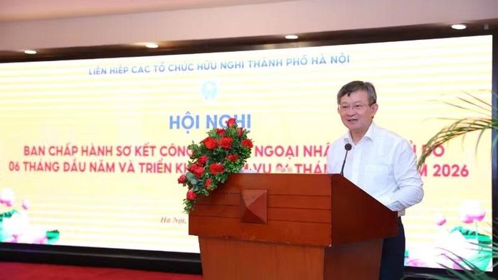Chủ tịch Liên hiệp các tổ chức hữu nghị thành phố Hà Nội Nguyễn Ngọc Kỳ phát biểu khai mạc hội nghị.