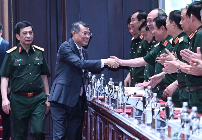 Thủ tướng Lê Minh Hưng với các đại biểu tham dự Hội nghị.